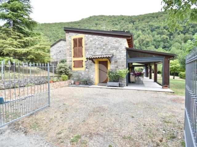 Villa Indipendente in vendita a Calestano, Reggio Emilia