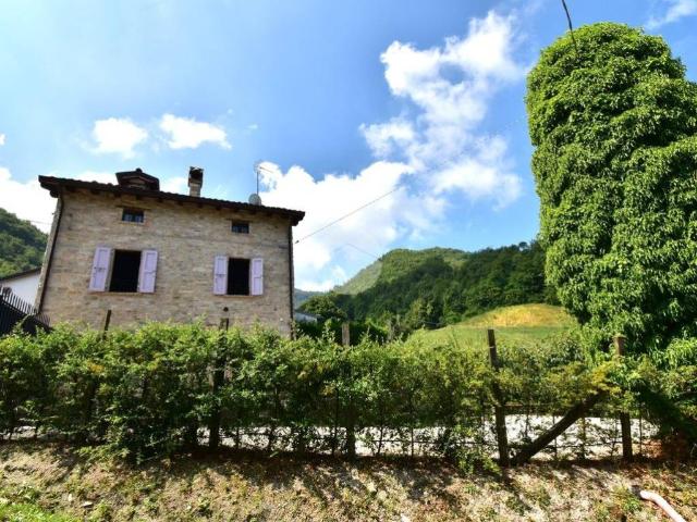 Villa Indipendente in vendita a Calestano, Reggio Emilia