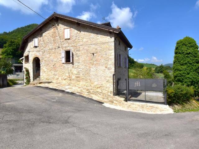 Villa Indipendente in vendita a Calestano, Reggio Emilia