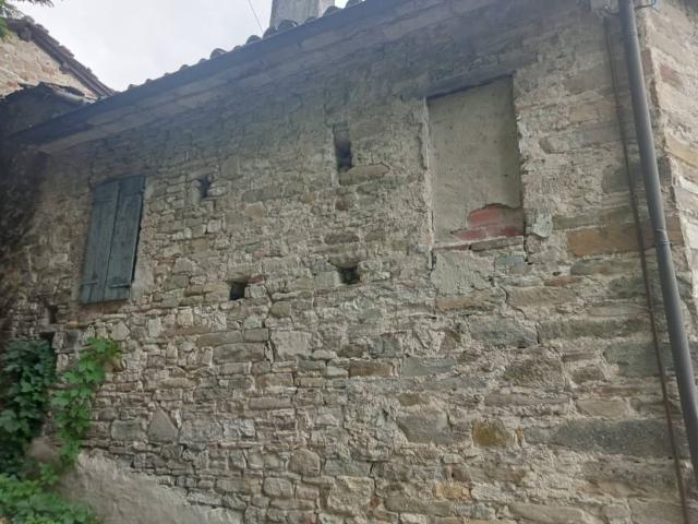 Villa Indipendente in vendita a Calestano, Reggio Emilia