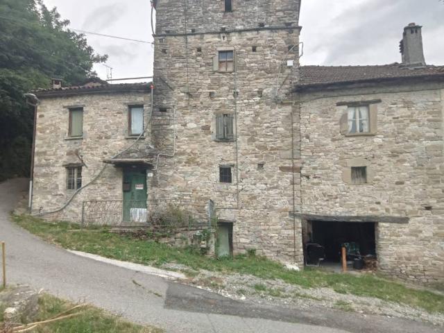 Villa Indipendente in vendita a Calestano, Reggio Emilia