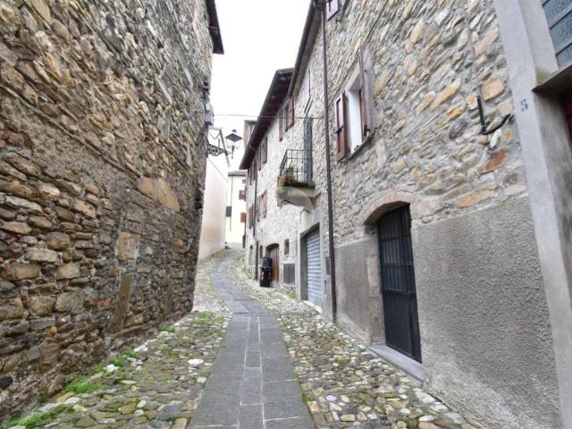 Villa Indipendente in vendita a Calestano, Reggio Emilia