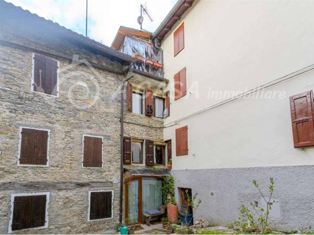 Villa Indipendente in vendita a Calestano, Reggio Emilia