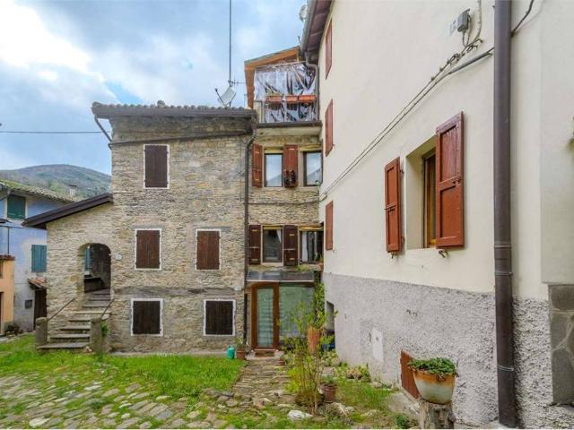 Villa Indipendente in vendita a Calestano, Reggio Emilia