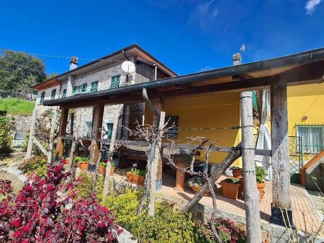 Villa Indipendente in vendita a Calice Al Cornoviglio, Liguria