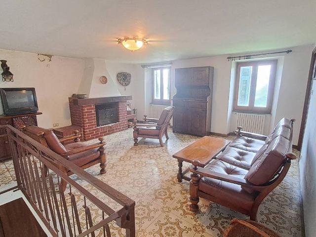 Villa Indipendente in vendita a Calice Al Cornoviglio, Liguria