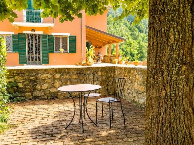 Villa Schiera in vendita a Calice Al Cornoviglio, Liguria