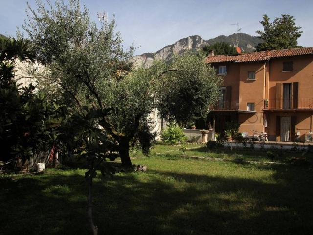 Villa Indipendente in vendita a Foppenico, Calolziocorte