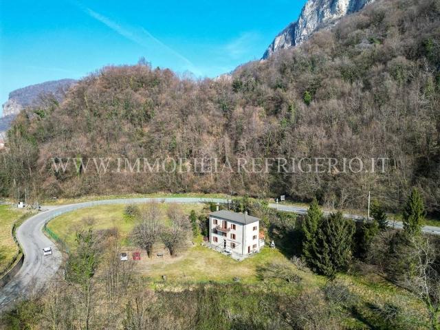 Villa Indipendente in vendita a Calolziocorte, Lombardia