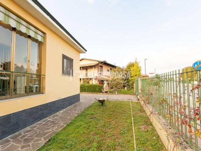 Villa Indipendente in vendita a Calvenzano, Bergamo