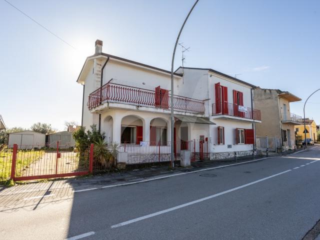 Villa Indipendente in vendita a Calvi, Campania