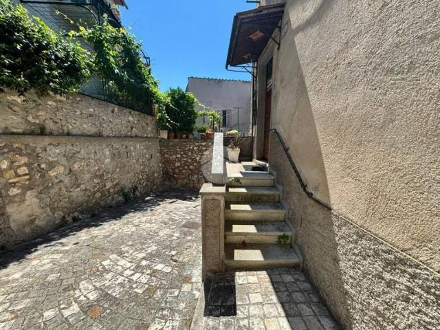 Villa Indipendente in vendita a Calvi Dell'umbria, Umbria