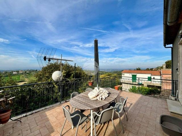 Villa Indipendente in vendita a Calvi Dell'umbria, Umbria