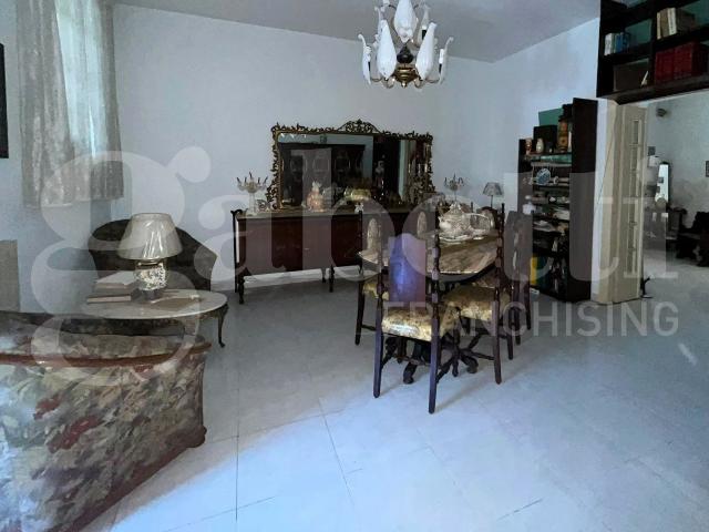 Villa Indipendente in vendita a Calvi Risorta, Campania