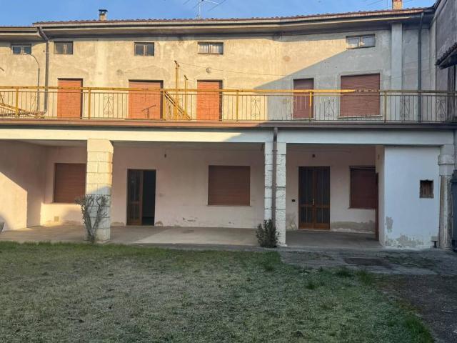 Villa Indipendente in vendita a Calvisano, Lombardia