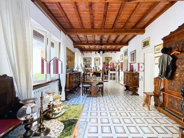 Villa Indipendente in vendita a Camaiore, Toscana