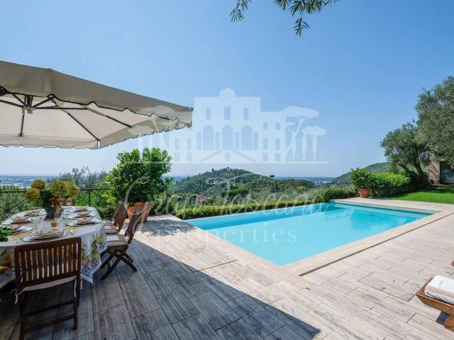 Villa Indipendente in vendita a Camaiore, Toscana