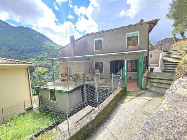 Villa Indipendente in vendita a Camaiore, Toscana