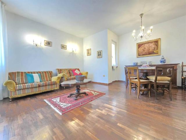 Villa Indipendente in vendita a Camaiore, Toscana