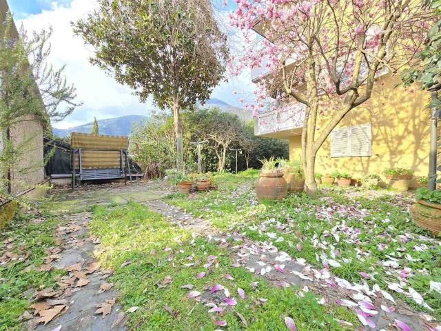 Villa Indipendente in vendita a Montebello, Camaiore