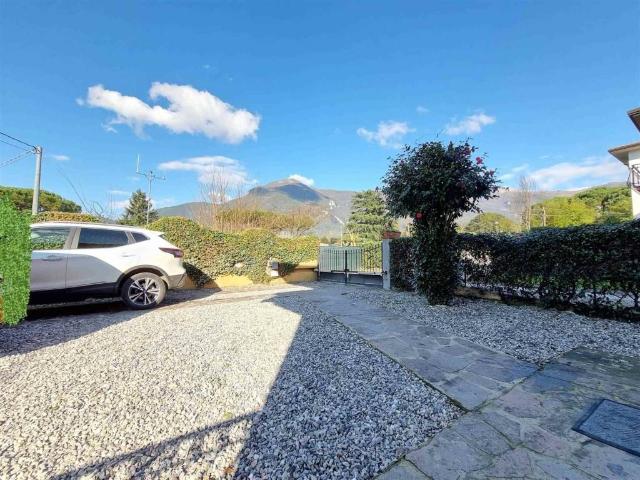 Villa Indipendente in vendita a Montebello, Camaiore