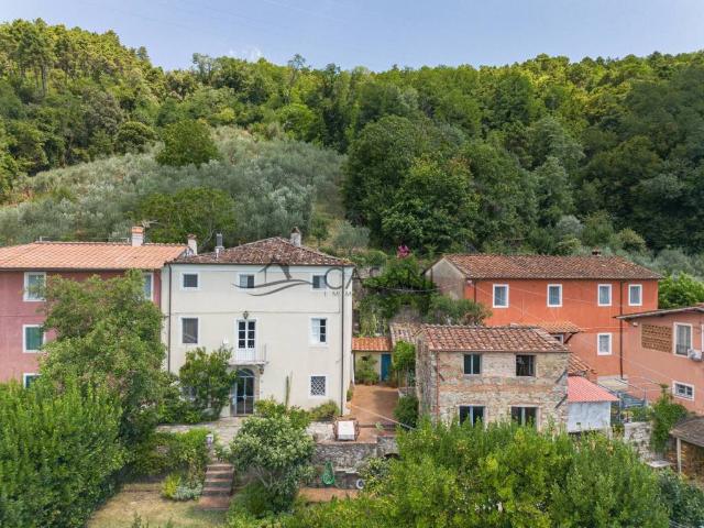 Villa Indipendente in vendita a Orbicciano, Camaiore