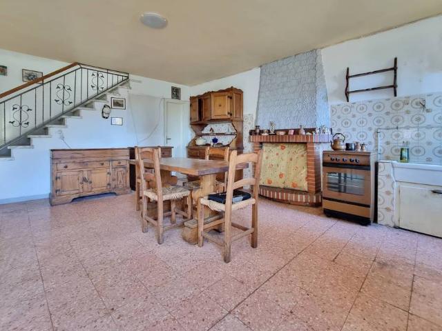 Villa Indipendente in vendita a Camaiore, Toscana