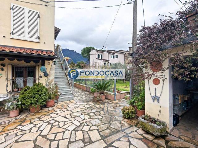 Villa Indipendente in vendita a Camaiore, Toscana