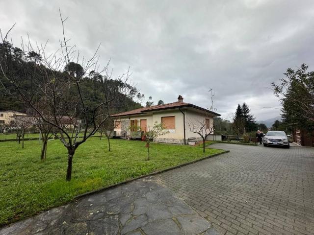 Villa Indipendente in vendita a Pieve, Camaiore