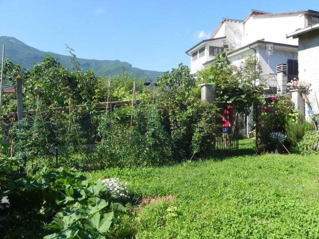 Villa Indipendente in vendita a Montebello, Camaiore
