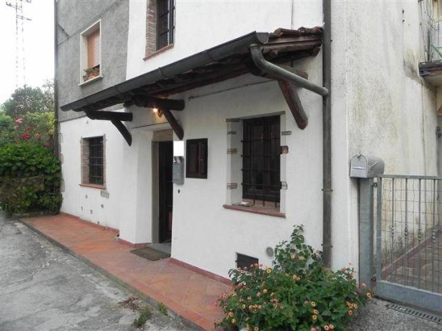 Villa Indipendente in vendita a Vado, Camaiore