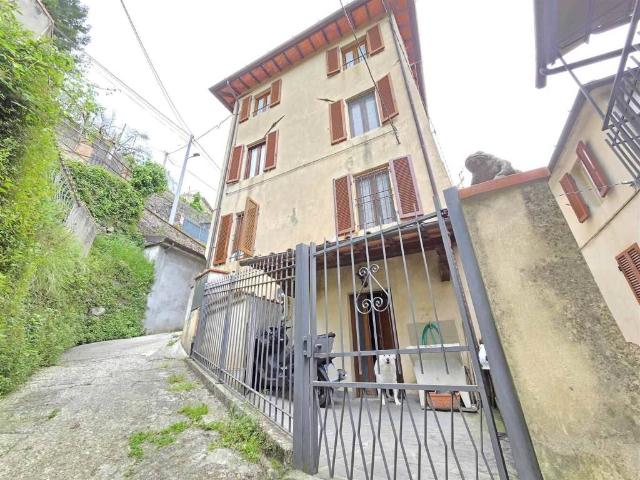 Villa Indipendente in vendita a Camaiore, Toscana
