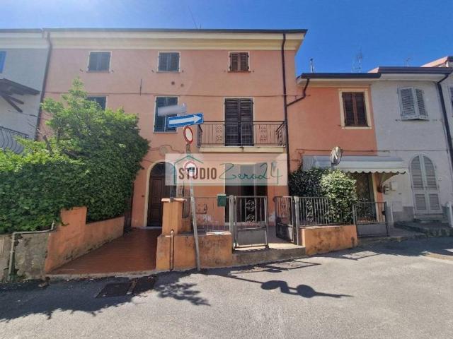 Villa Indipendente in vendita a Montebello, Camaiore