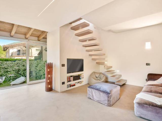 Villa Indipendente in vendita a Camaiore, Toscana