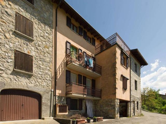 Villa Indipendente in vendita a Comunità Montana della Valle Brembana, Camerata Cornello