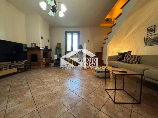 Villa Indipendente in vendita a Camisano, Lombardia