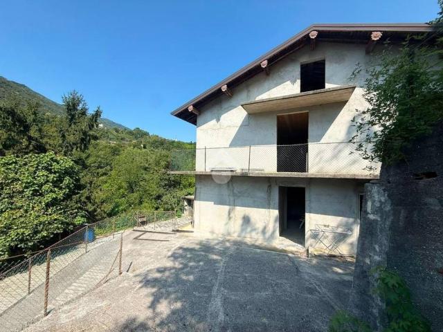Villa Indipendente in vendita a Capizzone, Lombardia