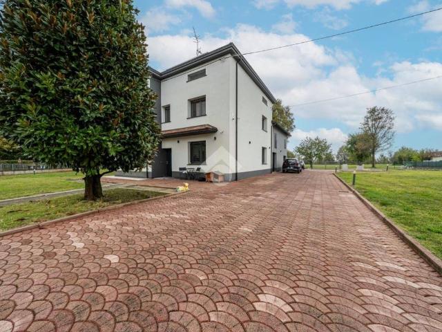 Villa Indipendente in vendita a Val d’Enza, Re
