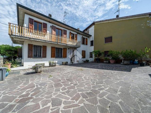 Villa Indipendente in vendita a Val d’Enza, Re