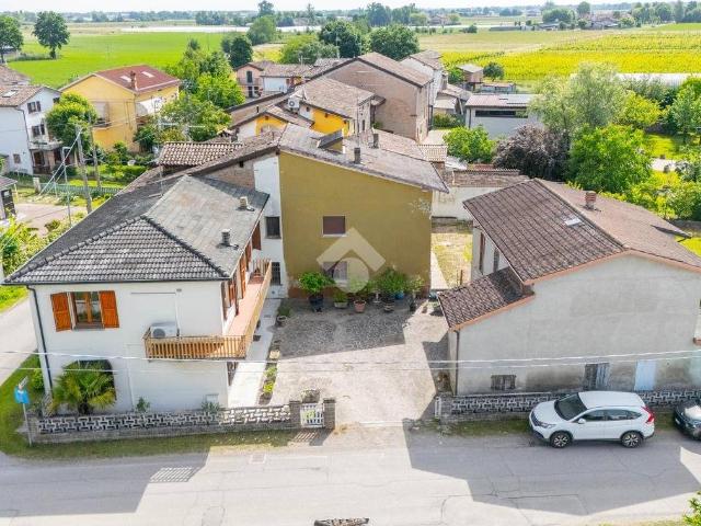 Villa Indipendente in vendita a Val d’Enza, Re