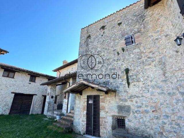 Villa Indipendente in vendita a Campello Sul Clitunno, Umbria