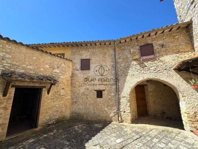 Villa Indipendente in vendita a Campello Sul Clitunno, Umbria