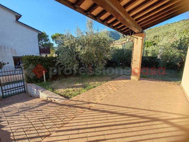 Villa Indipendente in vendita a La Bianca, Campello sul Clitunno