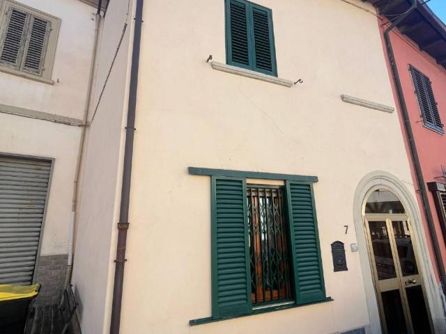Villa Indipendente in vendita a La Villa, Campi Bisenzio