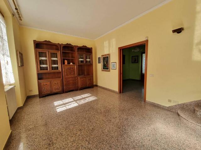 Villa Indipendente in vendita a La Villa, Campi Bisenzio