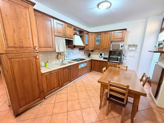 Villa Indipendente in vendita a La Villa, Campi Bisenzio