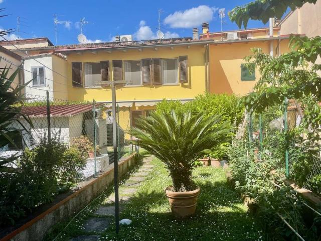 Villa Indipendente in vendita a Campi Bisenzio, Toscana