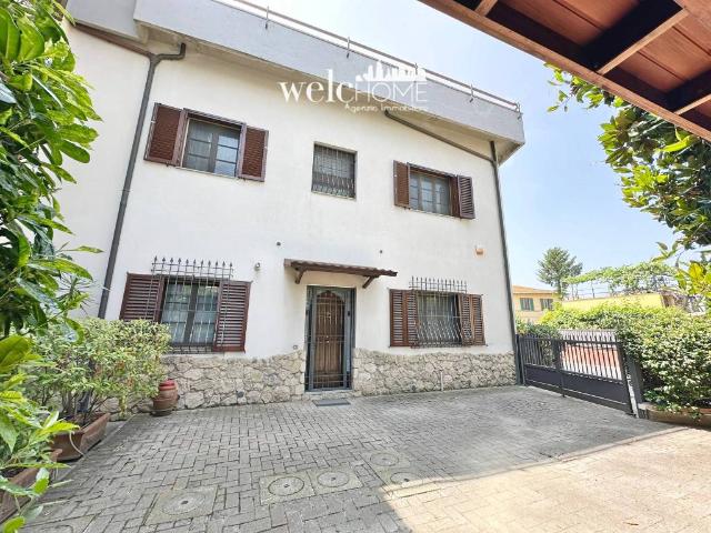 Villa Indipendente in vendita a San Donnino, Campi Bisenzio