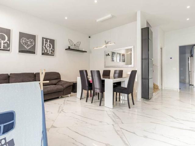 Villa Indipendente in vendita a Capalle, Campi Bisenzio
