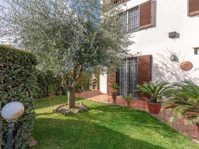 Villa Indipendente in vendita a Campi Bisenzio, Toscana